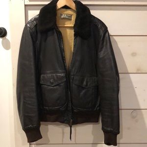 Vintage LLBean brown leather men’s coat. Size 40 in great shape, smoke free home